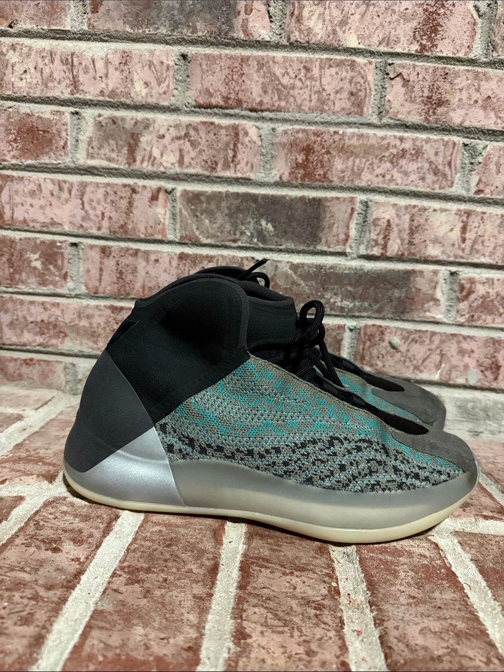 Men’s Yeezy Quantum Teal Knit High-Top Sneakers size 9.5